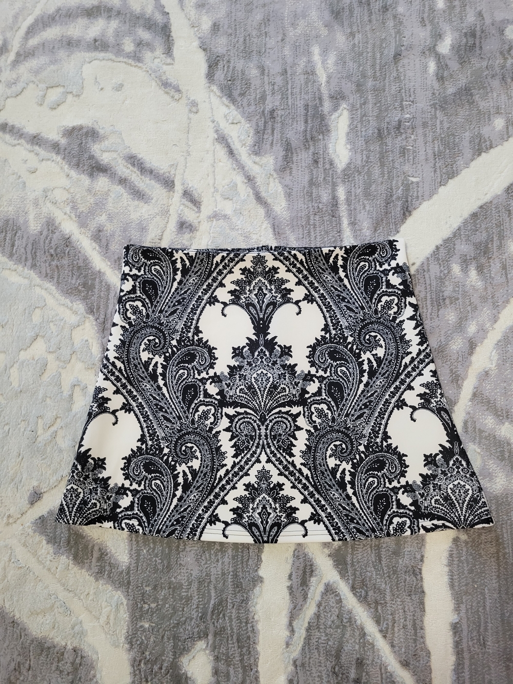 Black Tape_ Black and White Paisley Mini Skirt Size L